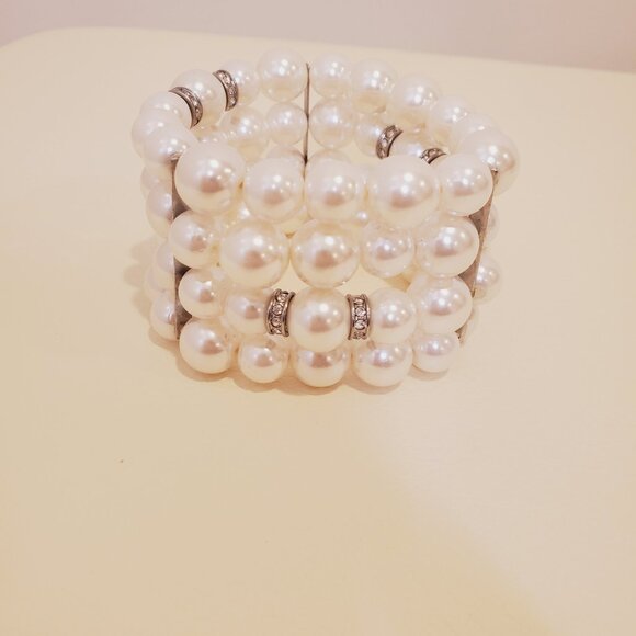 Jessica McClintock Simulated 4 Strand White Pearl Fashion Bracelet - Picture 1 of 2
